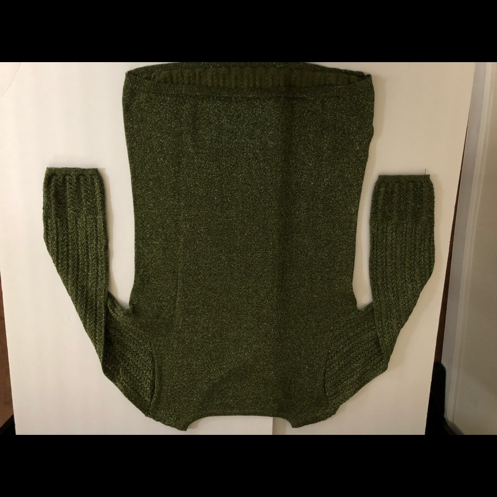 Pretty pullover. - Picture 2 of 2